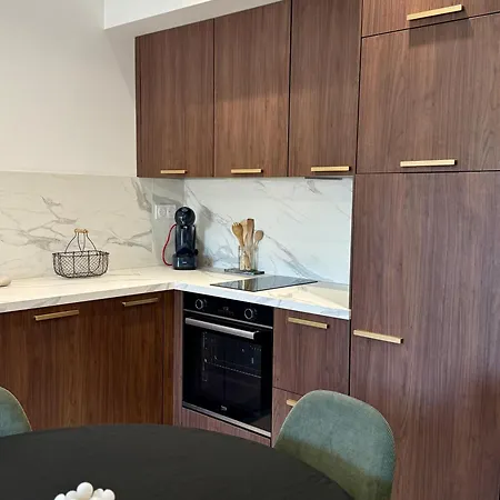 Neuf Contemporain * Λούρδη